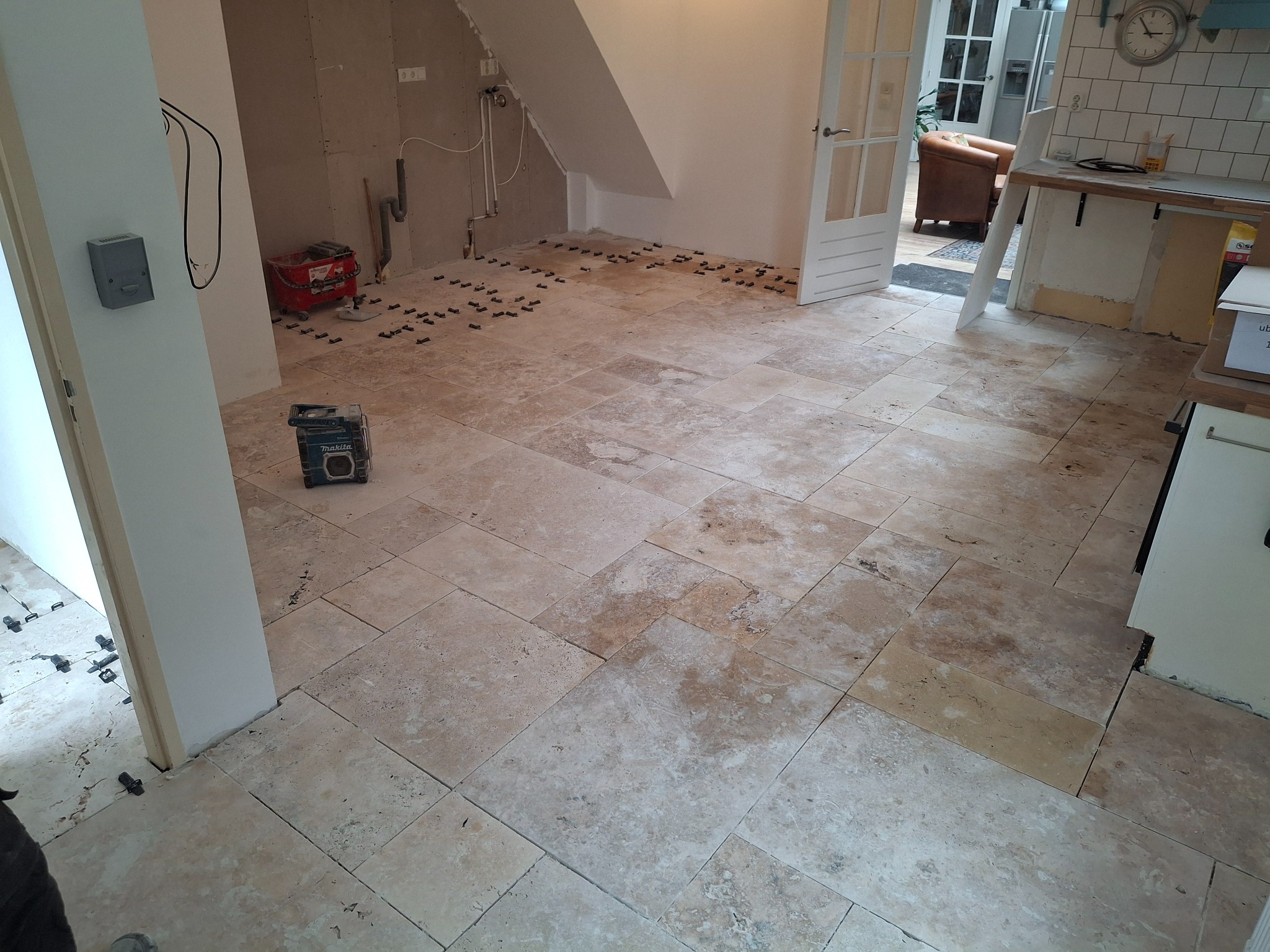 Natuurstenen vloer in uitvoering